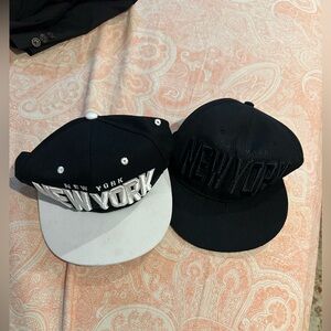 Tian Tian New York Black and White Cap Set